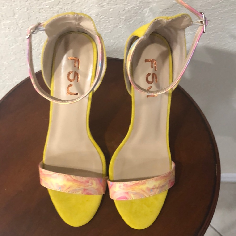 Shoes - Picture 2 of 3